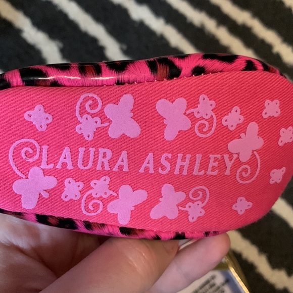 NEW! Laura Ashley: OH so cute pair of baby shoes 0-3 months - Picture 4 of 4